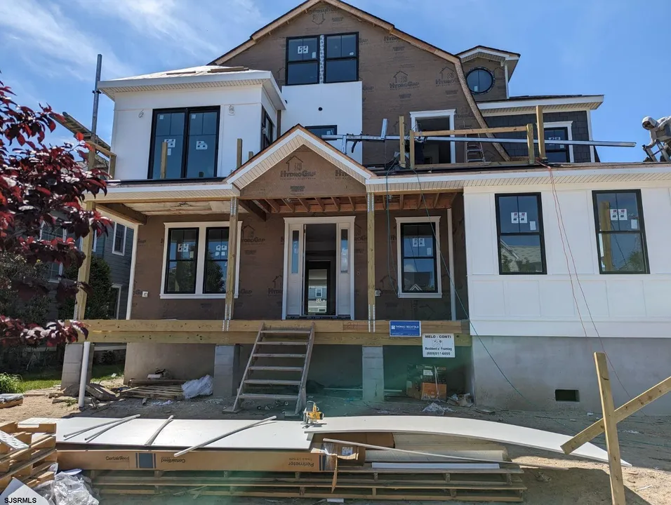 We see the front of a new construction single-family home in Ocean City, NJ against a clear blue sky.